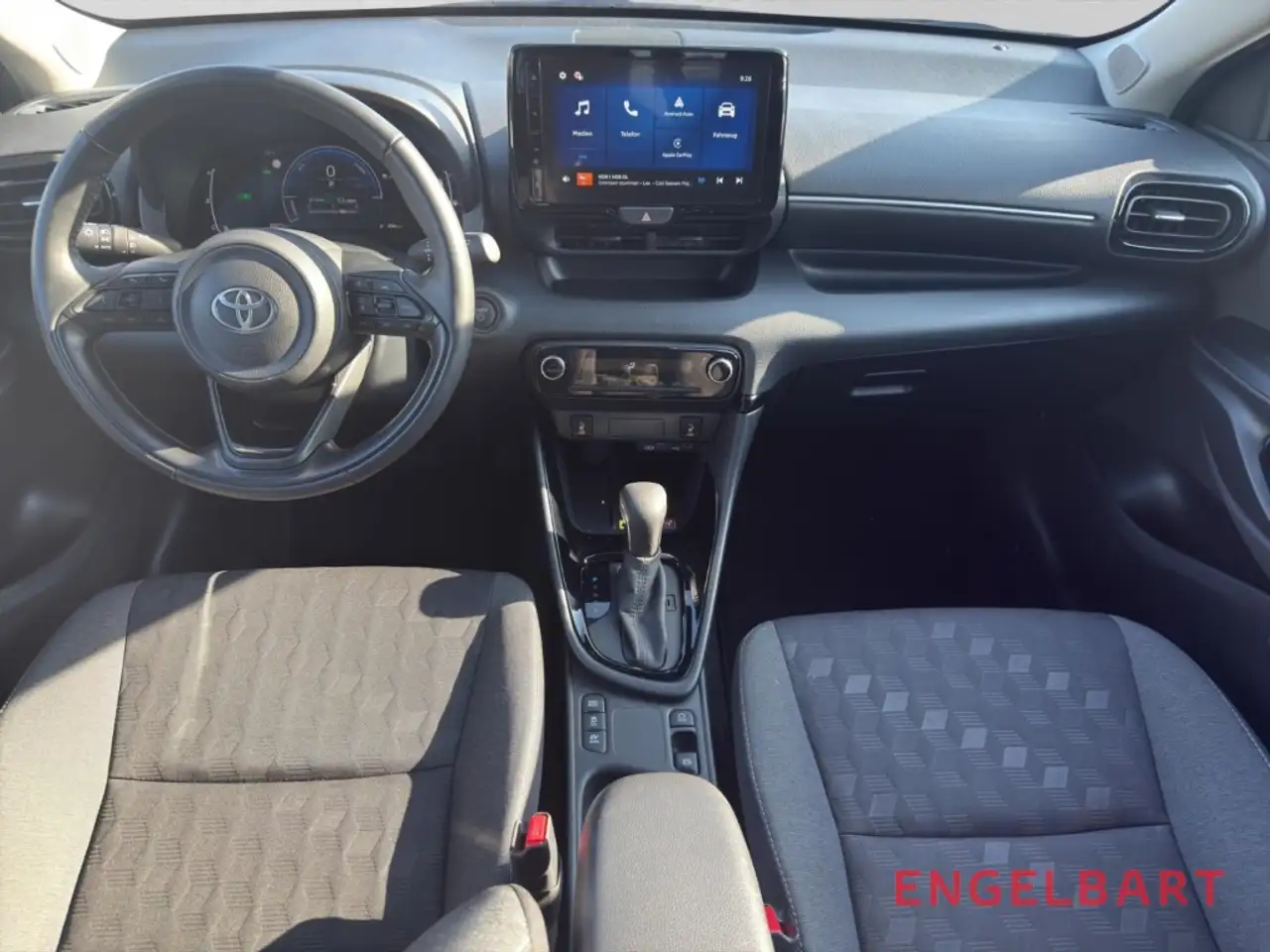 Toyota Yaris Hybrid Black&White LED CarPlay DAB Sitzheizung — معرض صور السيارة 9