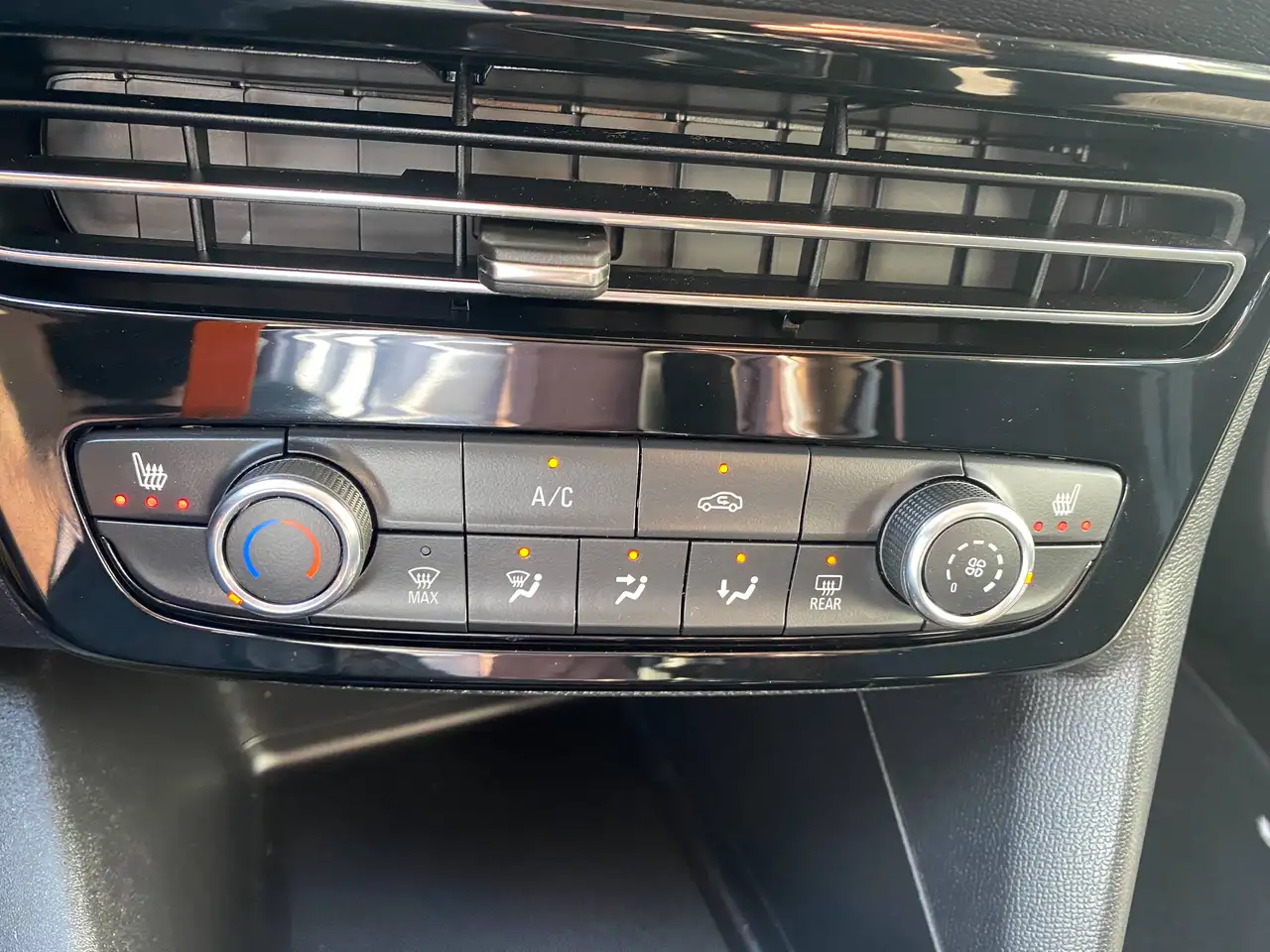 Opel Mokka Enjoy, Sitz- und Lenkradheizung, Sicht-Paket, Wärmeschutzverglasung — معرض صور السيارة 6