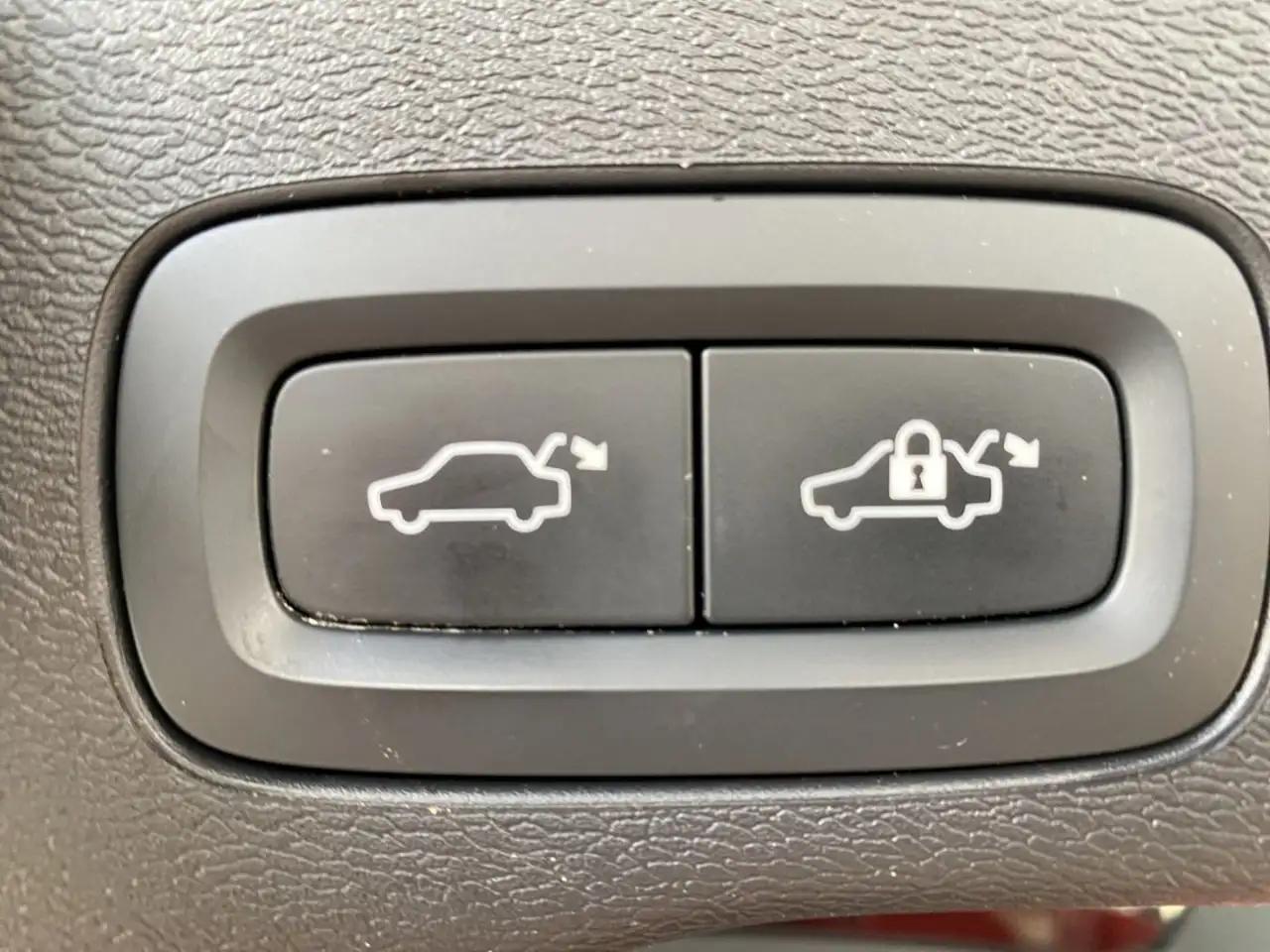 Volvo XC60 T8 Plus Dark Recharge WiPa*LED*DAB* — معرض صور السيارة 23