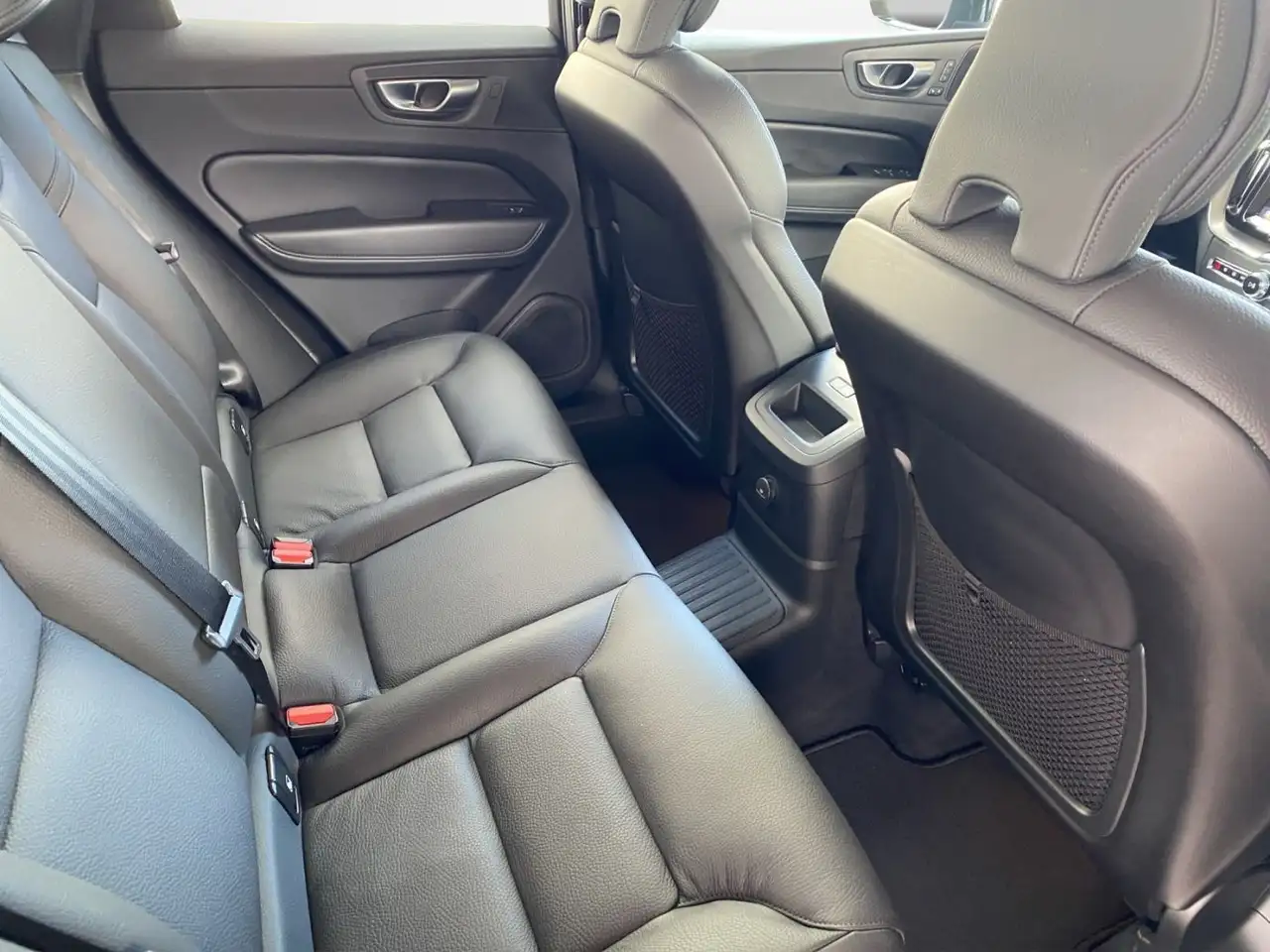 Volvo XC60 T8 Plus Dark Recharge WiPa*LED*DAB* — معرض صور السيارة 13