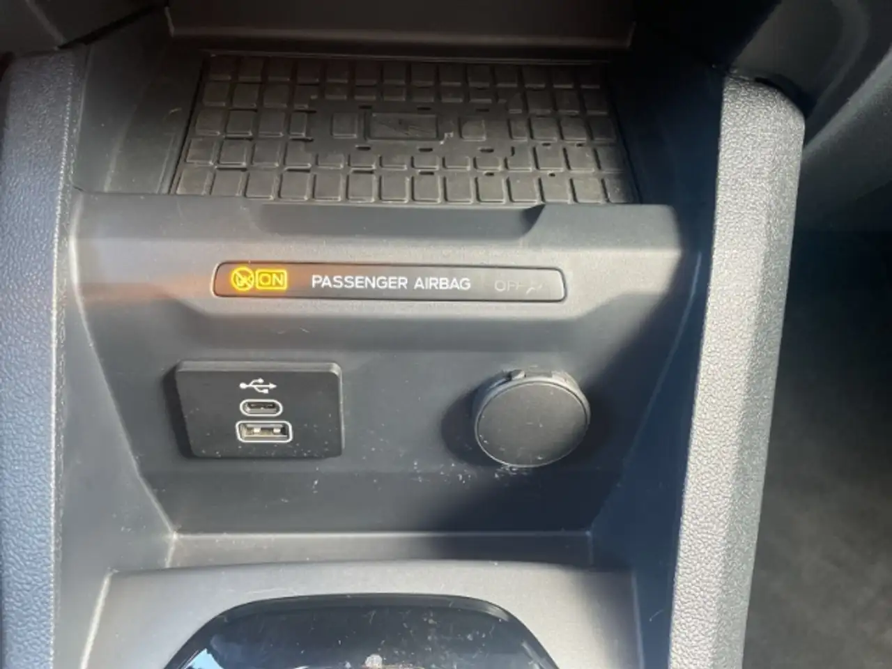 Ford Tourneo Courier Titanium 1.0 Bluetooth - Rückfahrkamera - Navi - S — معرض صور السيارة 20