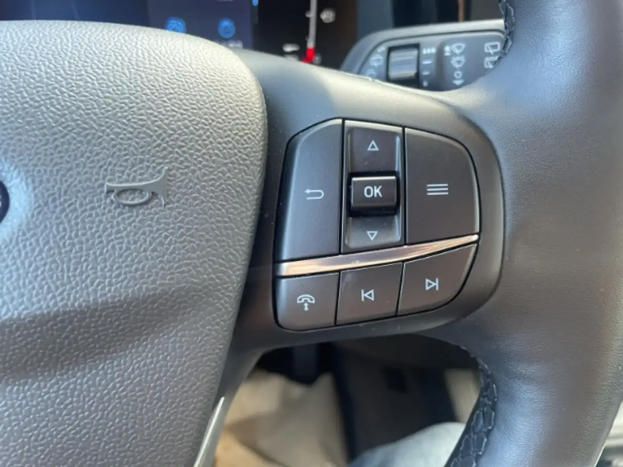 Ford Tourneo Courier Titanium 1.0 Bluetooth - Rückfahrkamera - Navi - S — معرض صور السيارة 24