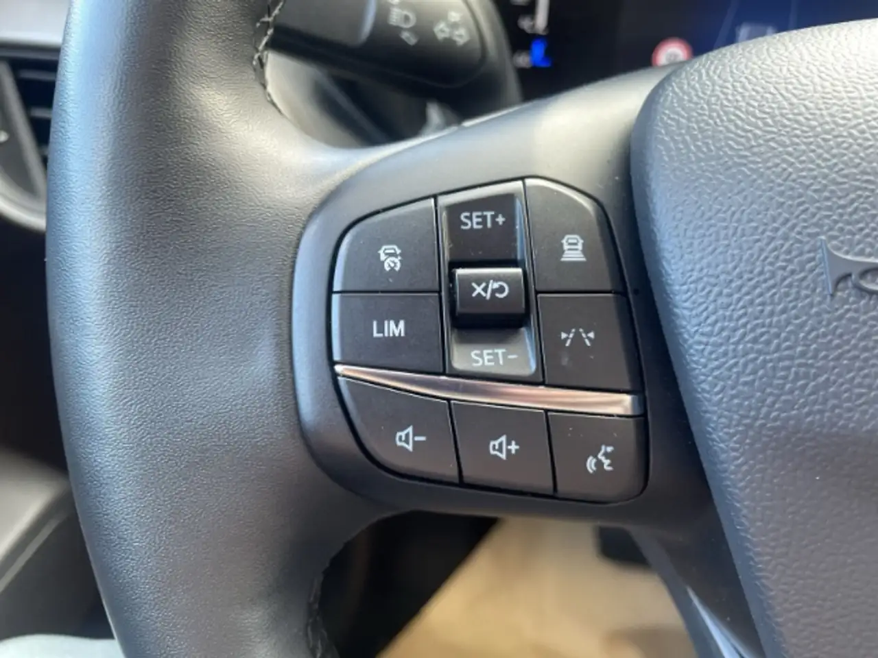 Ford Tourneo Courier Titanium 1.0 Bluetooth - Rückfahrkamera - Navi - S — معرض صور السيارة 23