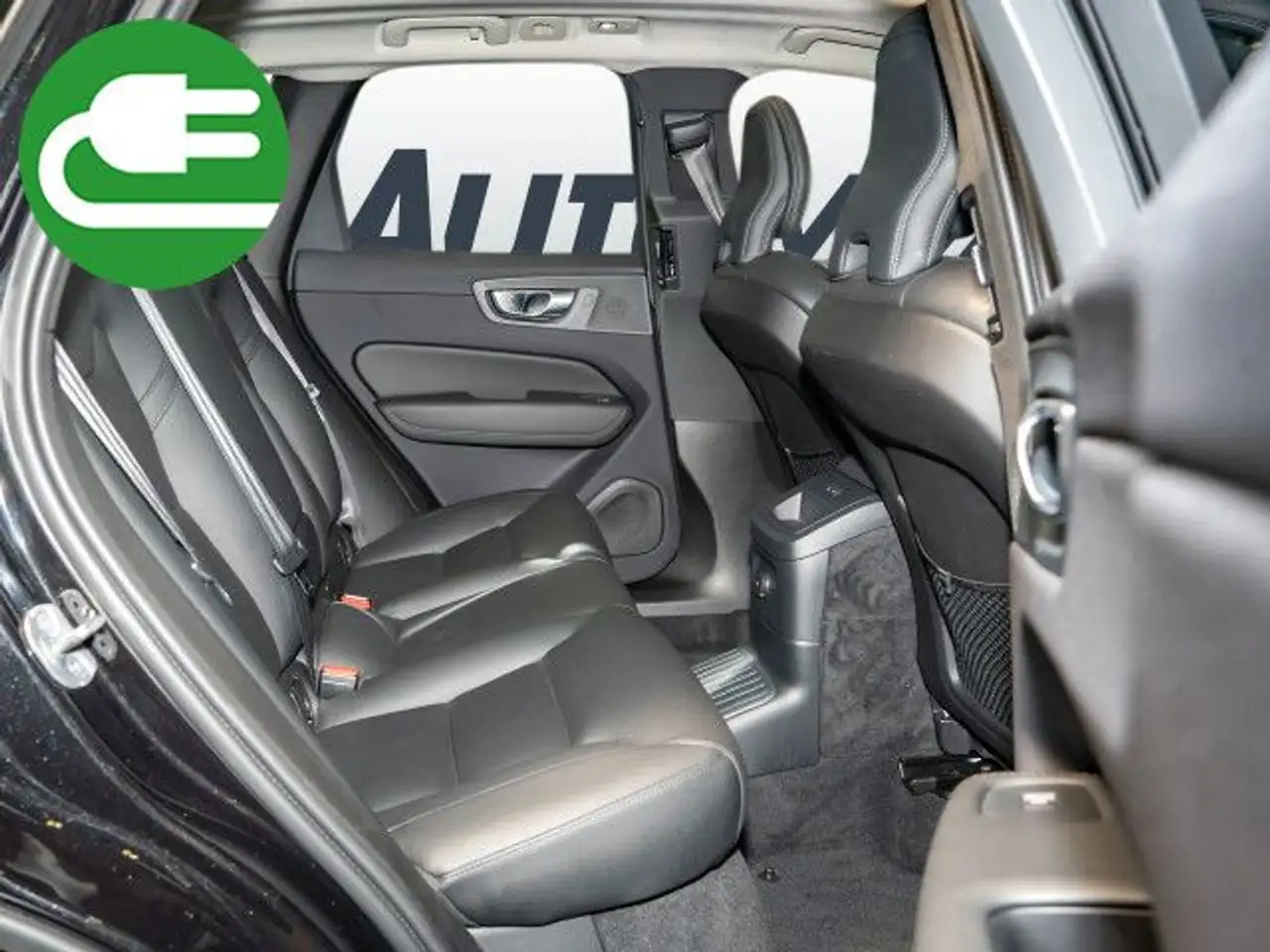 Volvo XC60 T6 Recharge AWD Insciption Expression Navi — معرض صور السيارة 4