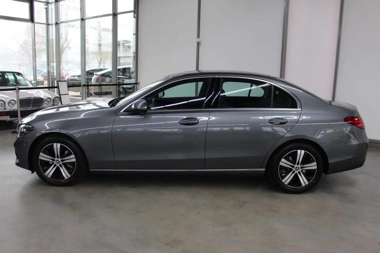 Mercedes-Benz C 180 Avantgarde LED AHK MBUX 360 Kamera Winter — Galería del vehículo 3