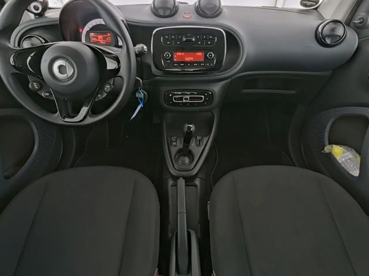 smart forTwo EQ *4,6kW*Cool&Audio* — Galerie du véhicule 6