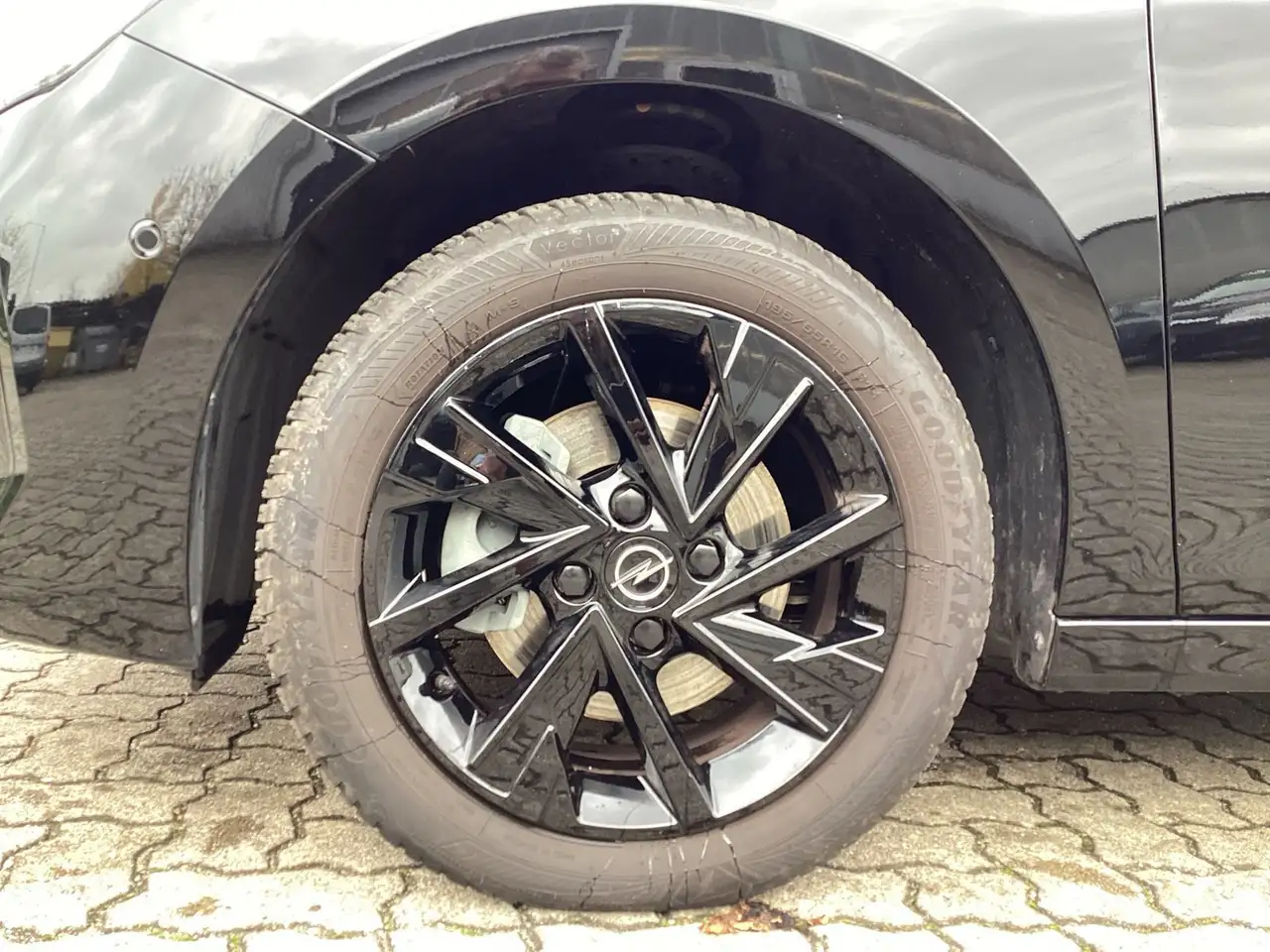 Opel Corsa Corsa 1.2 Direct Injection Turbo Automatik Edition — معرض صور السيارة 17