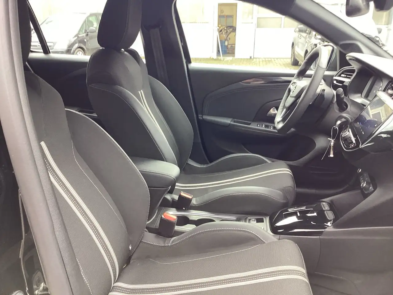 Opel Corsa Corsa 1.2 Direct Injection Turbo Automatik Edition — معرض صور السيارة 10