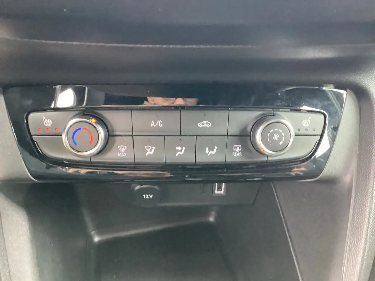 Opel Corsa Corsa 1.2 Direct Injection Turbo Automatik Edition — معرض صور السيارة 26