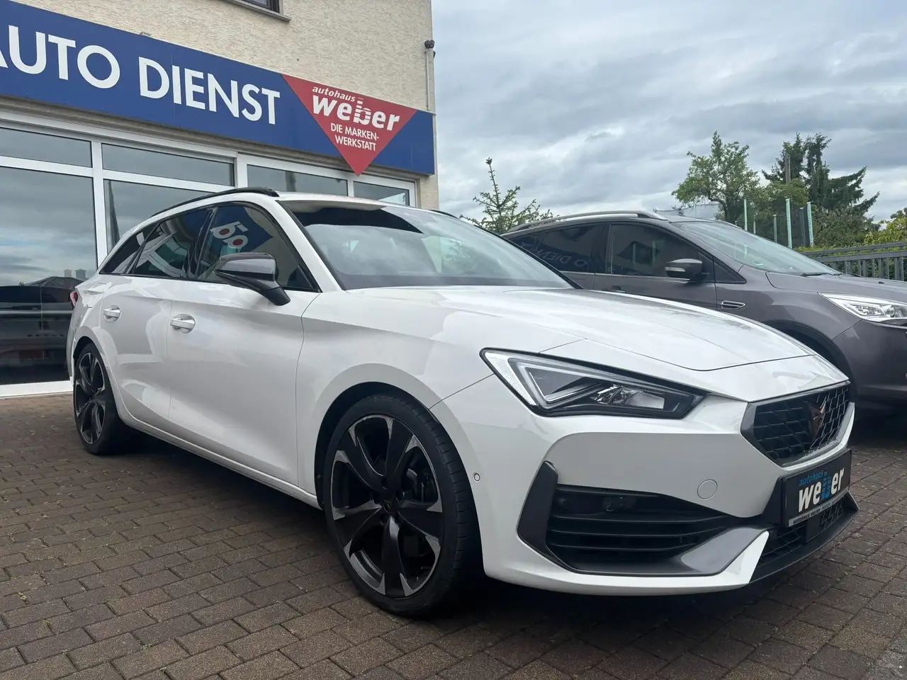 CUPRA Leon VZ*Sportstourer*DSG*KAMERA*NAV*CARPLY*MEMORY*BEATS — Galería del vehículo 2
