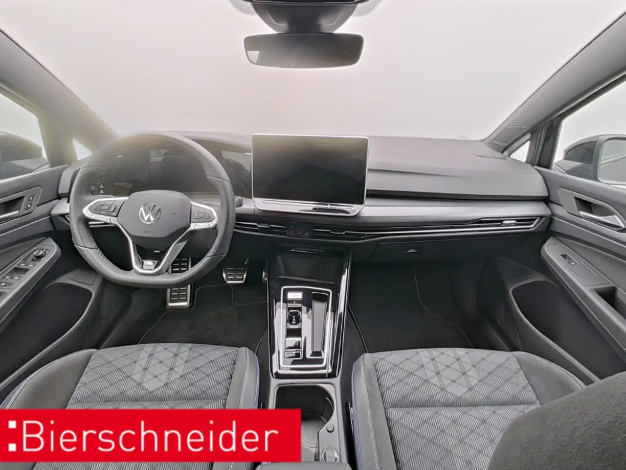 Volkswagen Golf 8 1.5 eTSI DSG R-Line AHK HuD LED+ ALU 18 — معرض صور السيارة 12