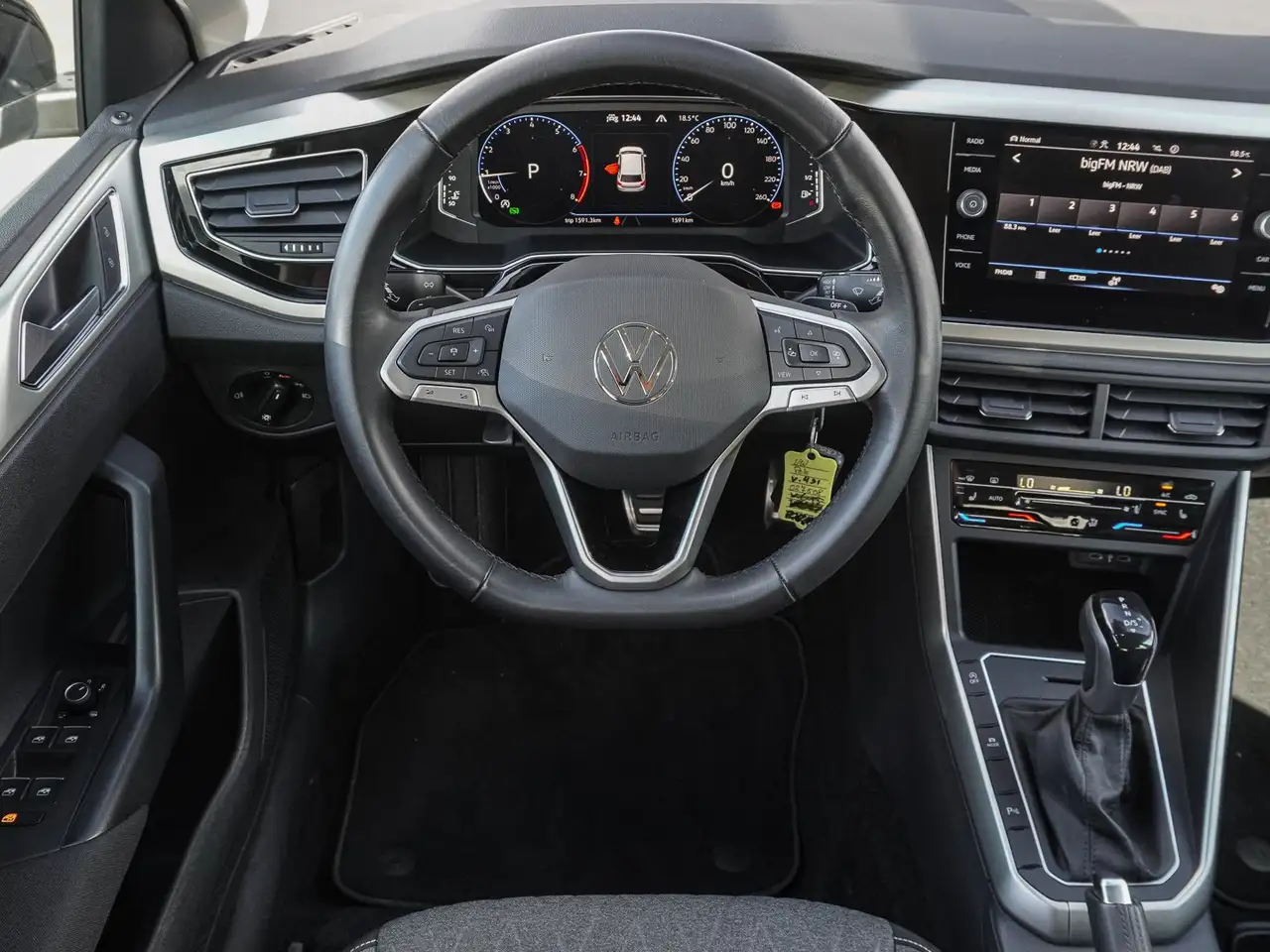 Volkswagen Polo 1.0 TSI DSG Life MATRIX ACC AMBIENTE SHZ ALU — معرض صور السيارة 11