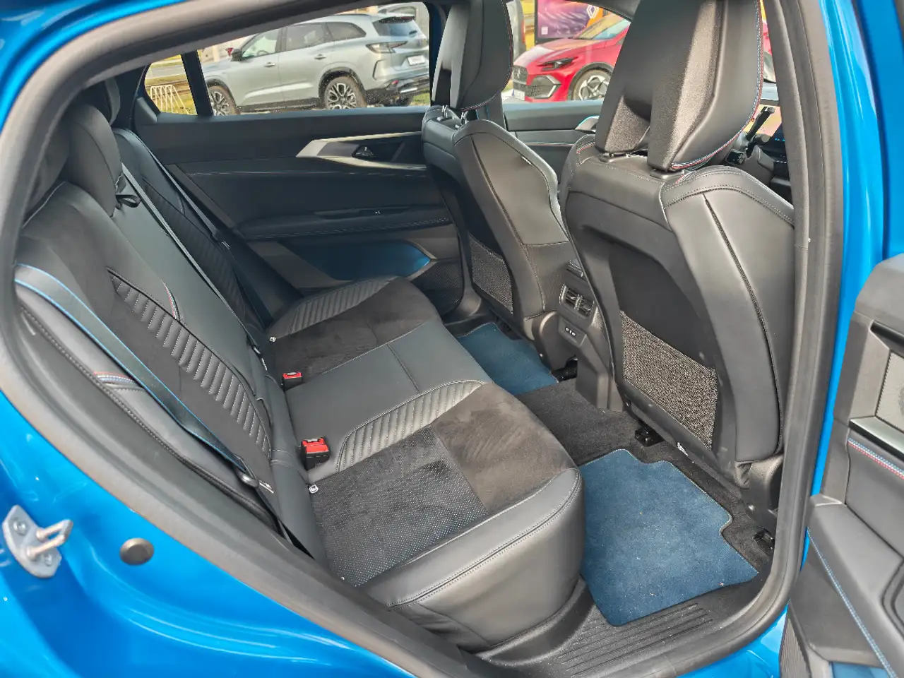 Renault Rafale Esprit Alpine E-Tech Full Hybrid 200 — Vehicle gallery 12