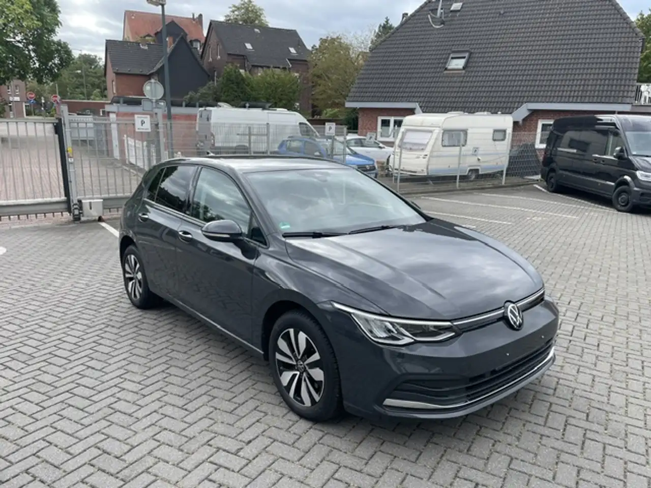 Volkswagen Golf VIII 1.0 eTSi DSG Move Sitzheiz. LED Parkpilot ... — معرض صور السيارة 4