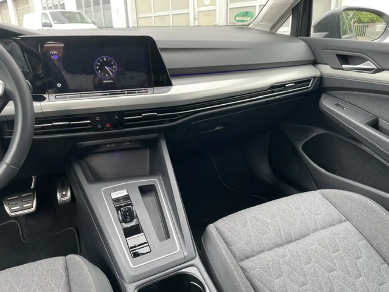 Volkswagen Golf VIII 1.0 eTSi DSG Move Sitzheiz. LED Parkpilot ... — معرض صور السيارة 9
