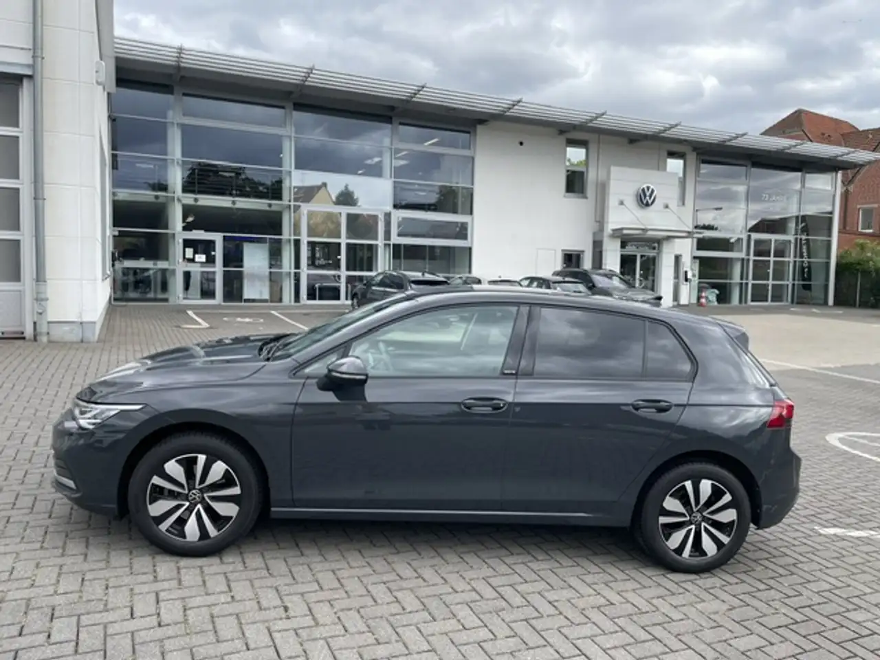 Volkswagen Golf VIII 1.0 eTSi DSG Move Sitzheiz. LED Parkpilot ... — معرض صور السيارة 2