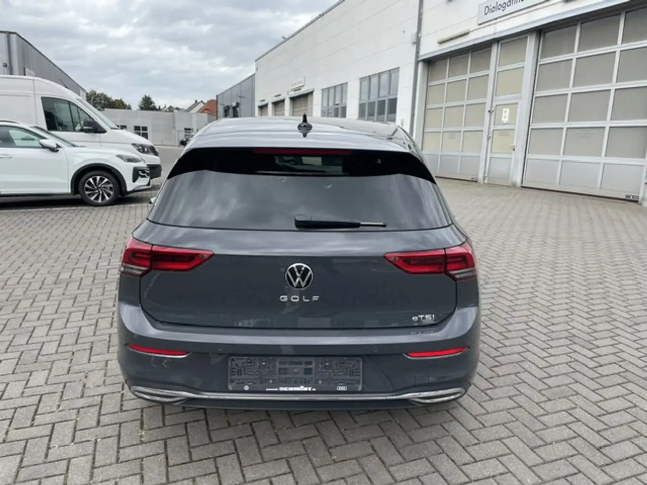 Volkswagen Golf VIII 1.0 eTSi DSG Move Sitzheiz. LED Parkpilot ... — معرض صور السيارة 6