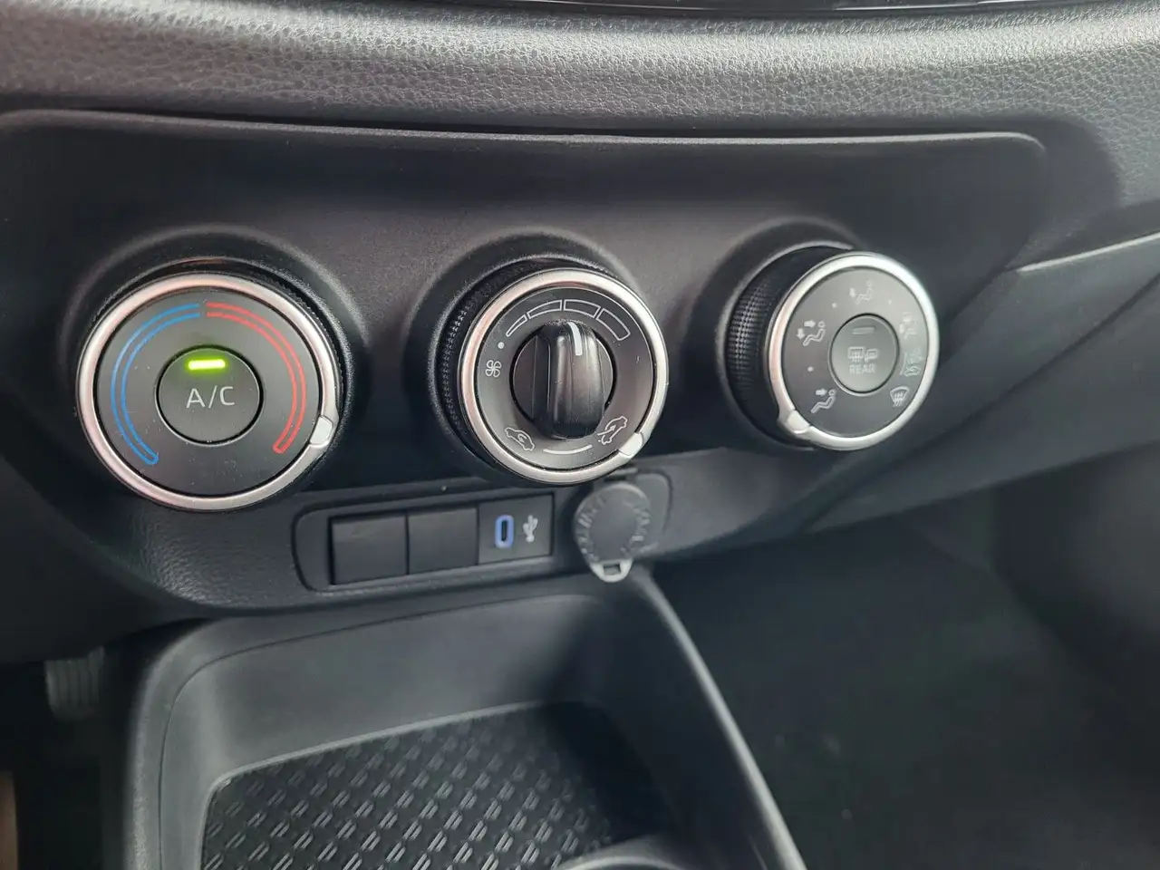 Toyota Aygo X Play — Vehicle gallery 10