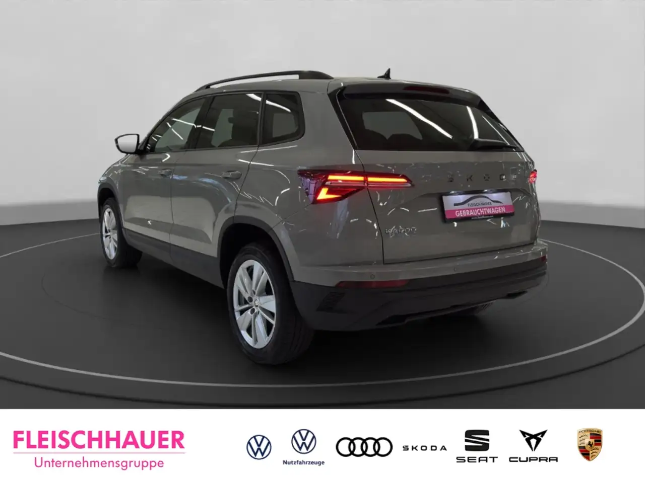 Skoda Karoq Selection 1.5 TSI DSG LED+App-connect+17''+PDC — Vehicle gallery 5