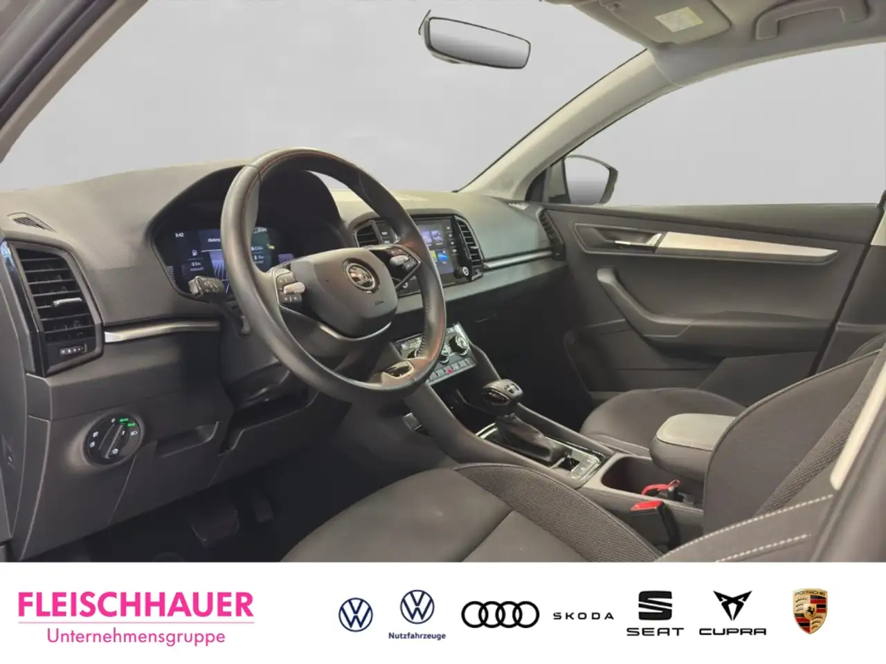 Skoda Karoq Selection 1.5 TSI DSG LED+App-connect+17''+PDC — Vehicle gallery 10