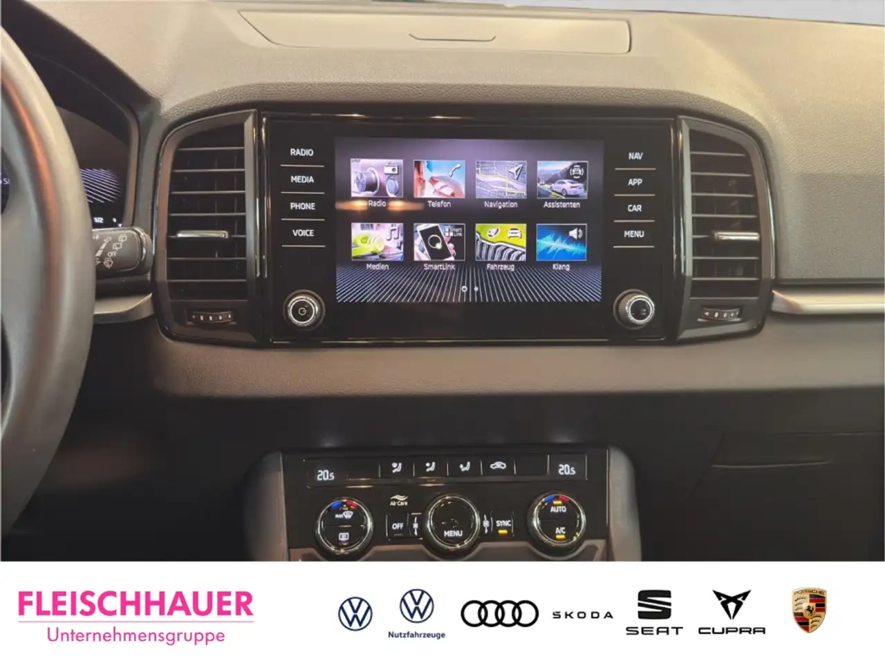Skoda Karoq Selection 1.5 TSI DSG LED+App-connect+17''+PDC — Vehicle gallery 17