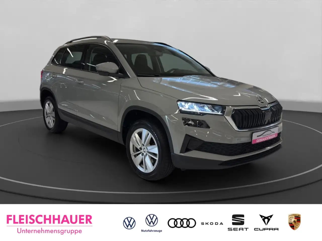 Skoda Karoq Selection 1.5 TSI DSG LED+App-connect+17''+PDC — Vehicle gallery 9
