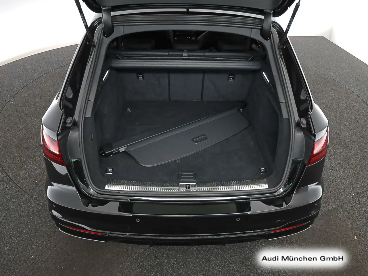 Audi A4 40 TFSI S tronic S line competition ACC — معرض صور السيارة 24
