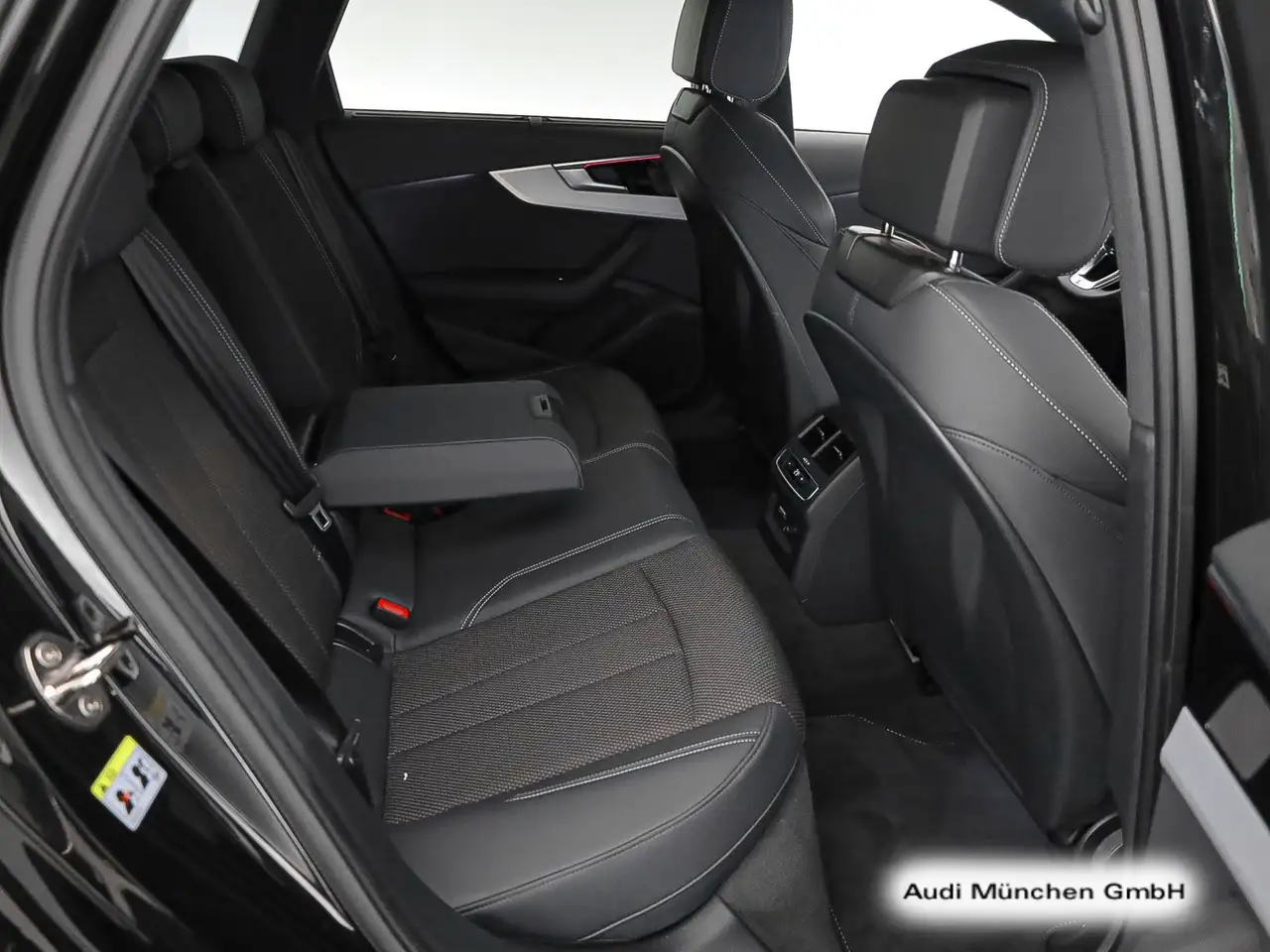 Audi A4 40 TFSI S tronic S line competition ACC — معرض صور السيارة 15