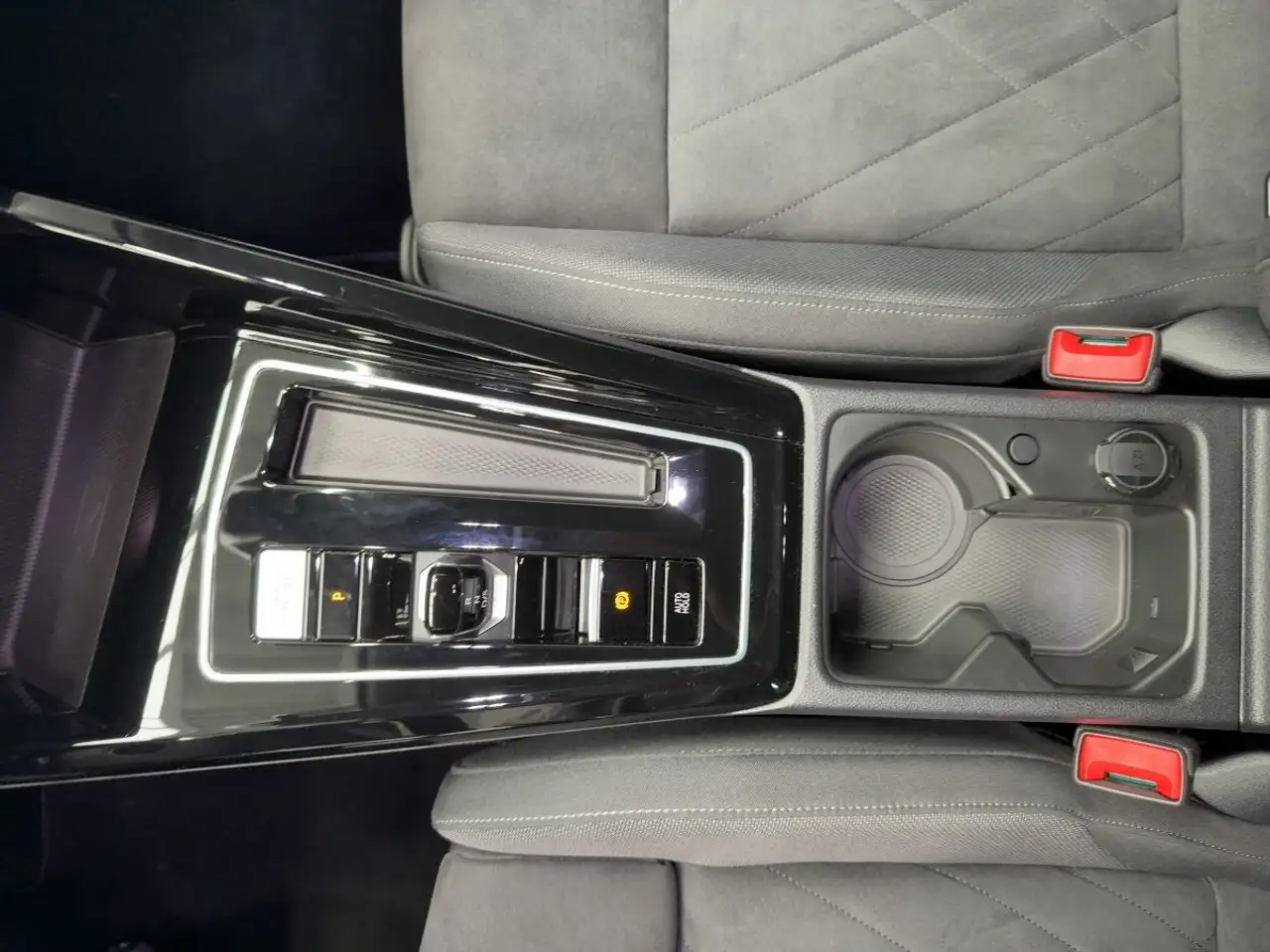 Volkswagen Golf VIII 2.0 TSI DSG Style ACC LED-Plus Einpark — Galería del vehículo 16