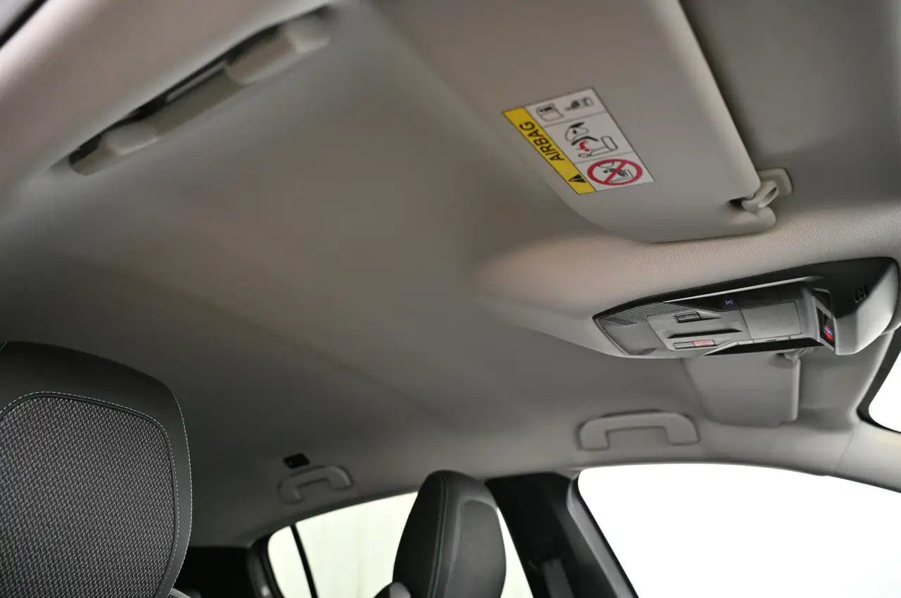 Peugeot 308 1.2 130 e-THP Allure LED/NAVI/S-VIEW/KEY/16 — معرض صور السيارة 32