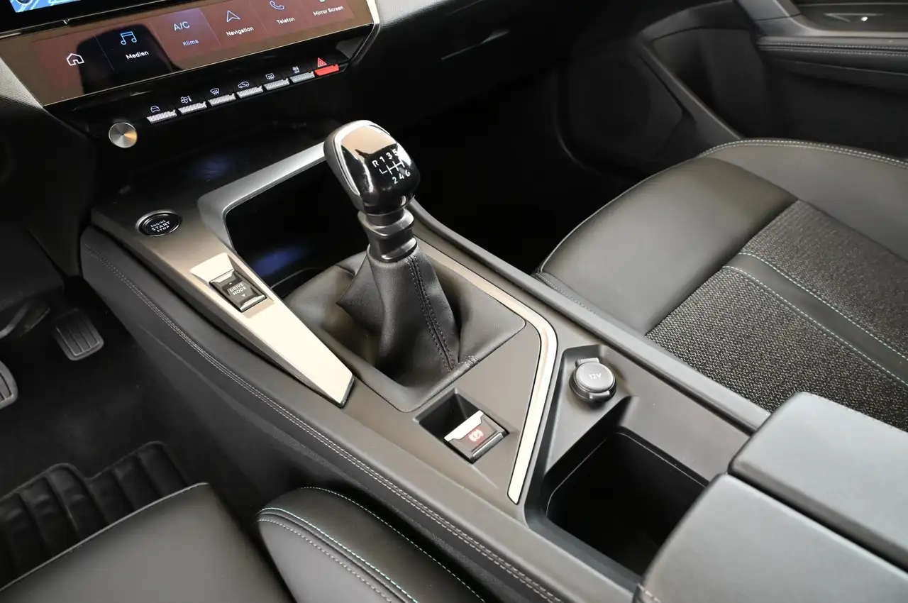 Peugeot 308 1.2 130 e-THP Allure LED/NAVI/S-VIEW/KEY/16 — معرض صور السيارة 14