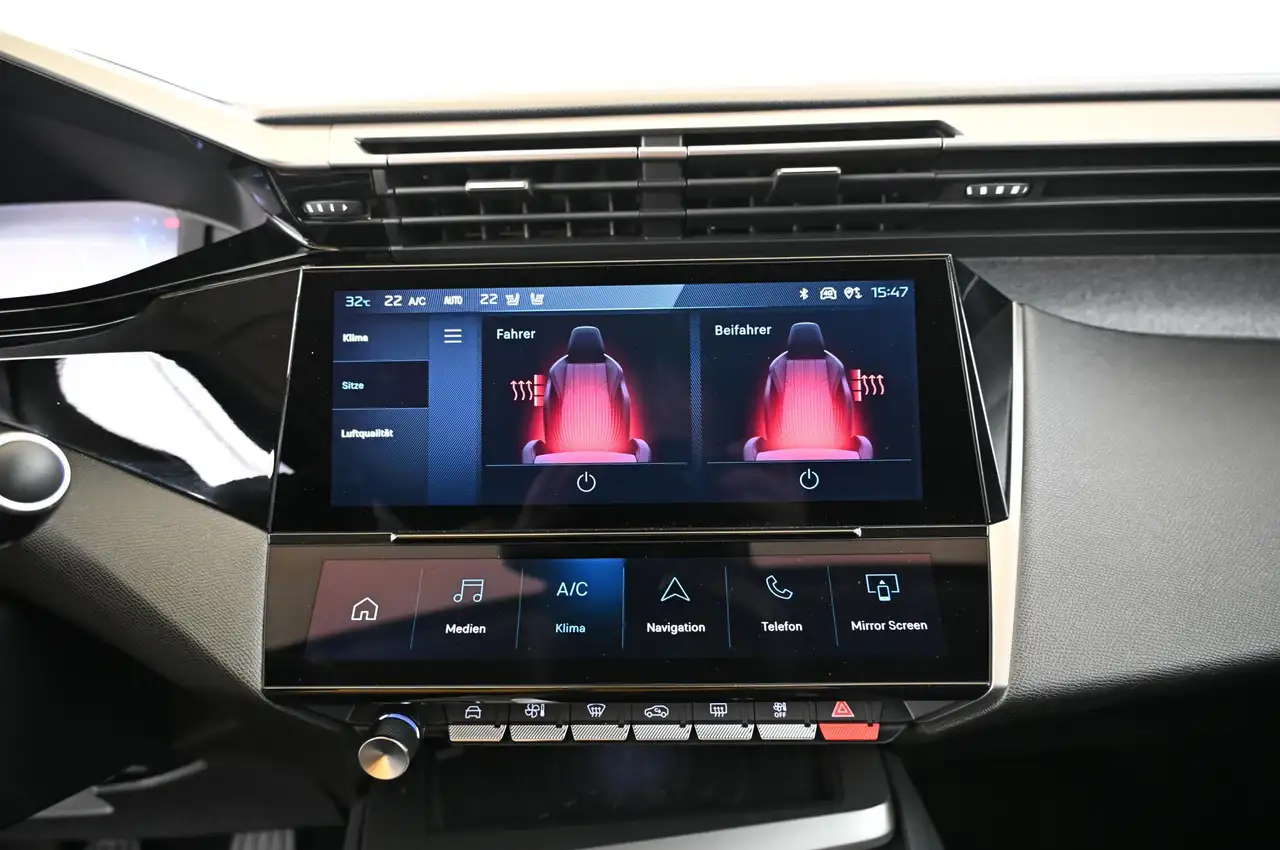 Peugeot 308 1.2 130 e-THP Allure LED/NAVI/S-VIEW/KEY/16 — معرض صور السيارة 23