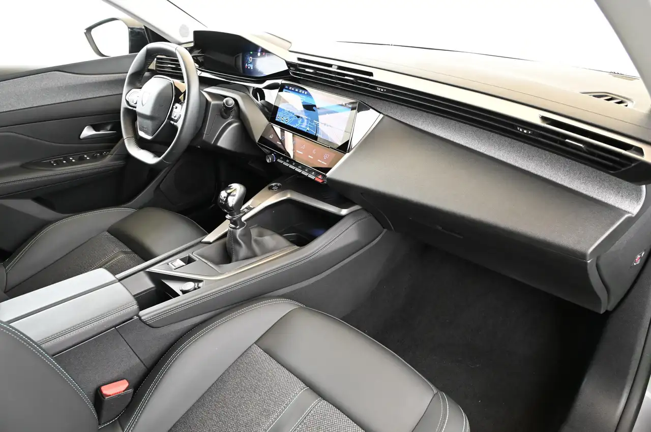 Peugeot 308 1.2 130 e-THP Allure LED/NAVI/S-VIEW/KEY/16 — معرض صور السيارة 38