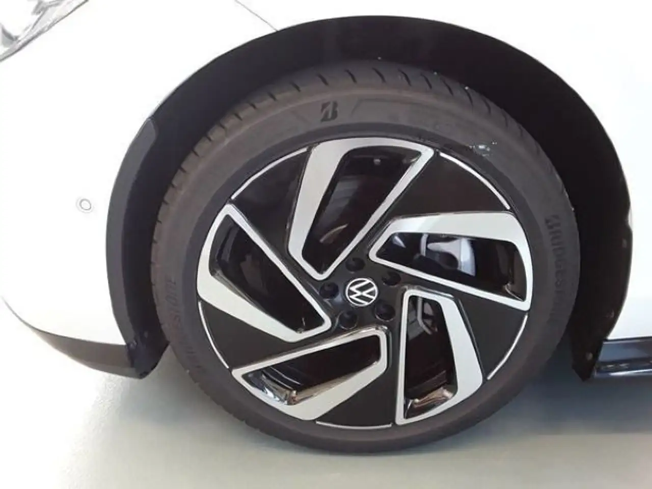Volkswagen ID.7 Pro S Navi AHK LED-Matrix Pano Kamera WP Hu — Galerie du véhicule 10