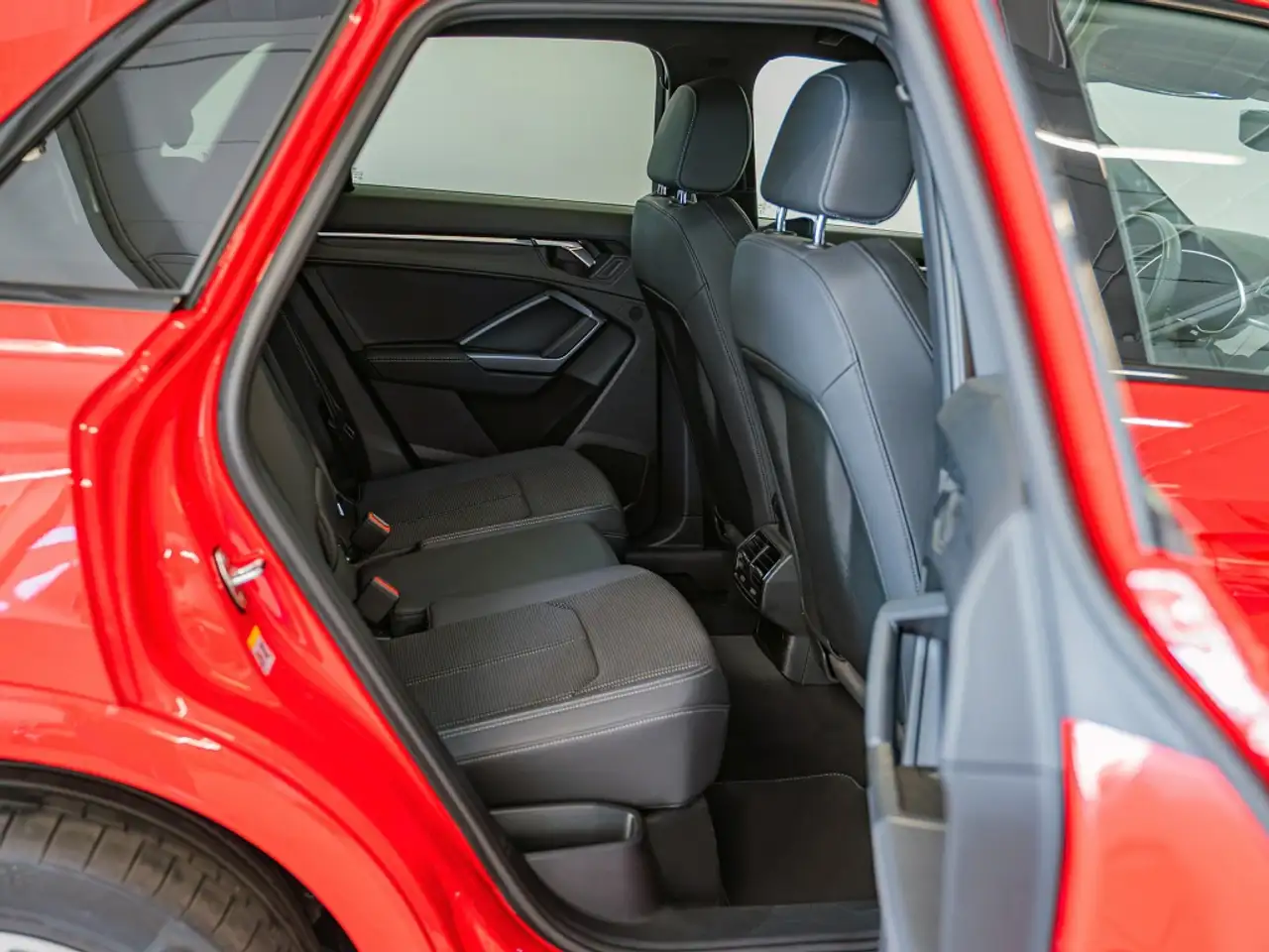Audi Q3 35 TDI S line quattro S tronic 110kW — معرض صور السيارة 8