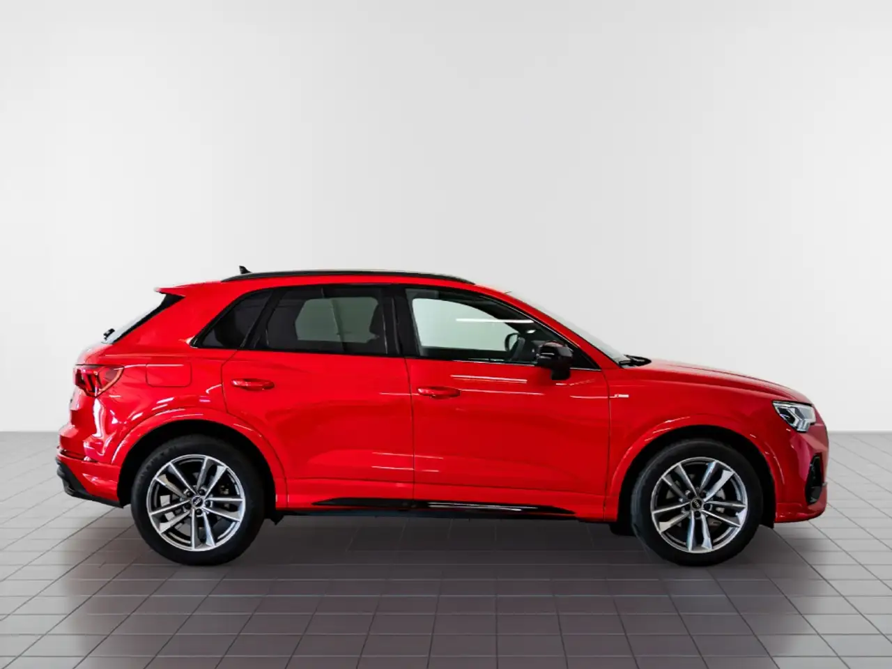 Audi Q3 35 TDI S line quattro S tronic 110kW — معرض صور السيارة 3