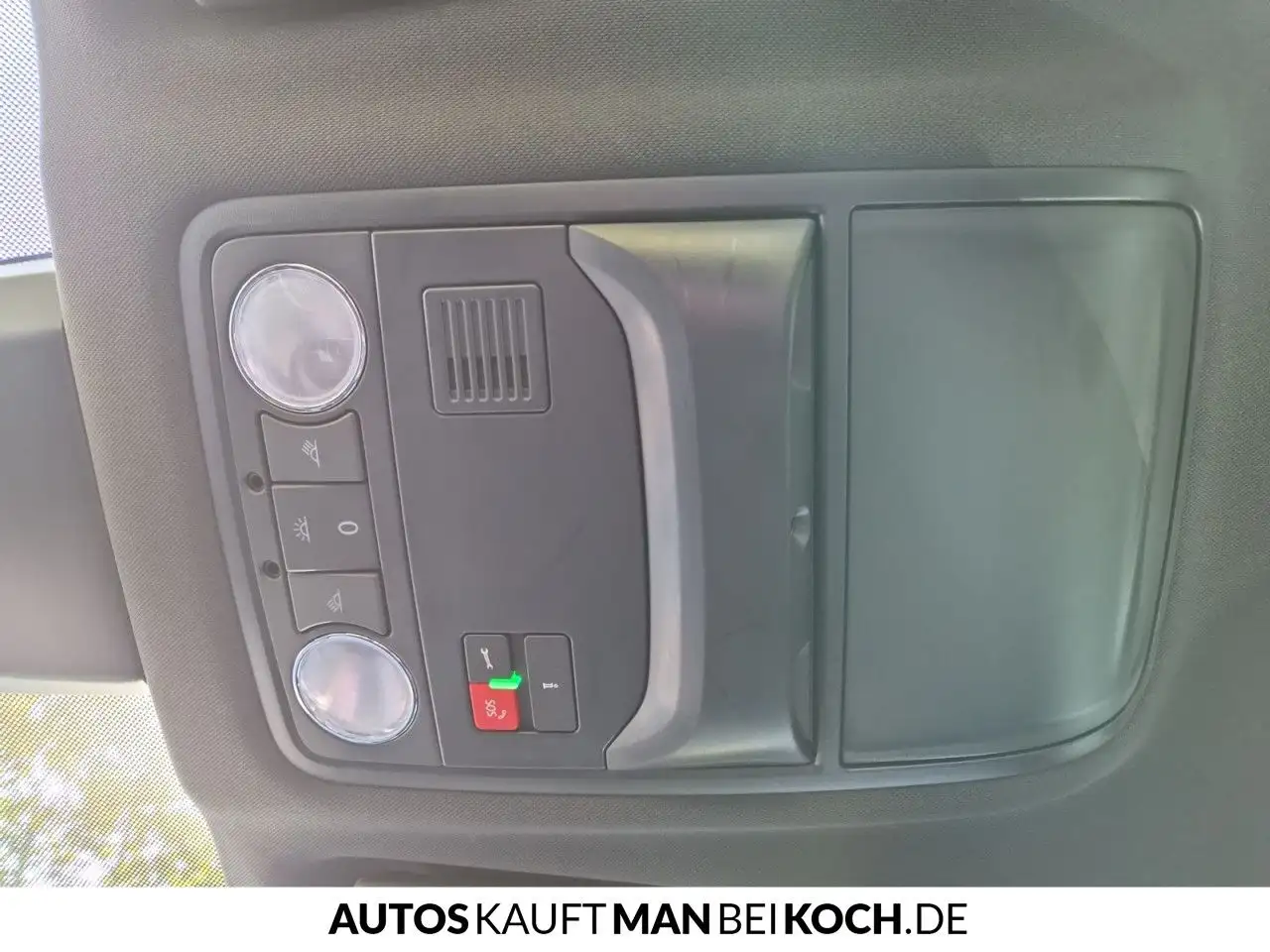 Skoda Karoq 1.5 TSI ACT Sportline PDC KESSY MATRIX LED — Vehicle gallery 37