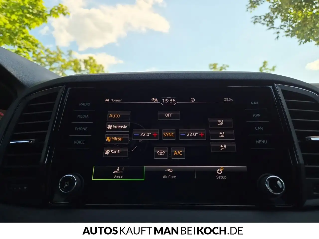 Skoda Karoq 1.5 TSI ACT Sportline PDC KESSY MATRIX LED — Vehicle gallery 36