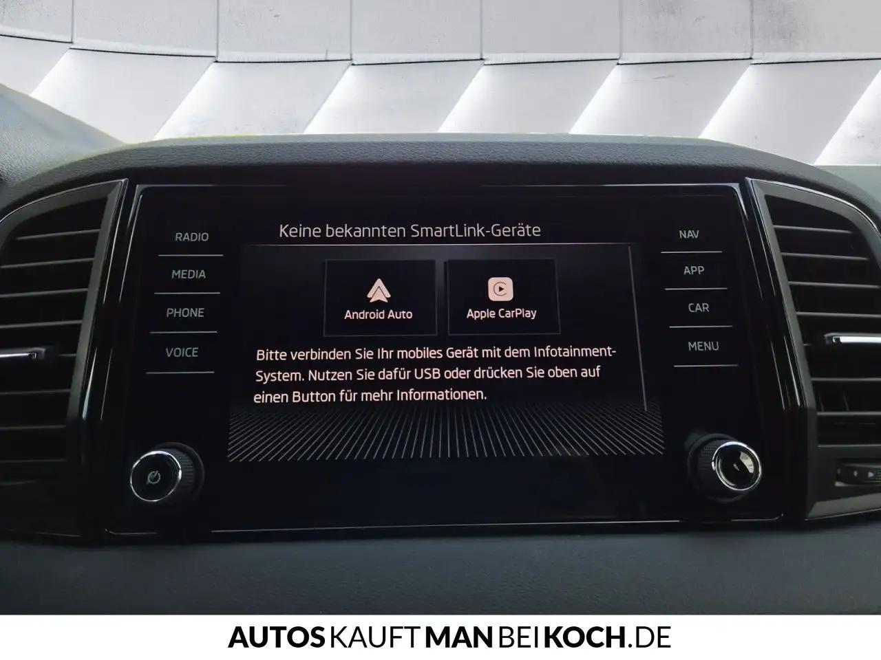Skoda Karoq 1.5 TSI ACT Sportline PDC KESSY MATRIX LED — Vehicle gallery 13