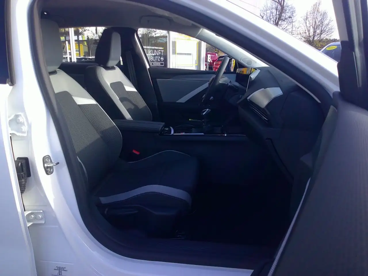 Opel Astra Sports Tourer 1.2 Turbo Edition — معرض صور السيارة 9