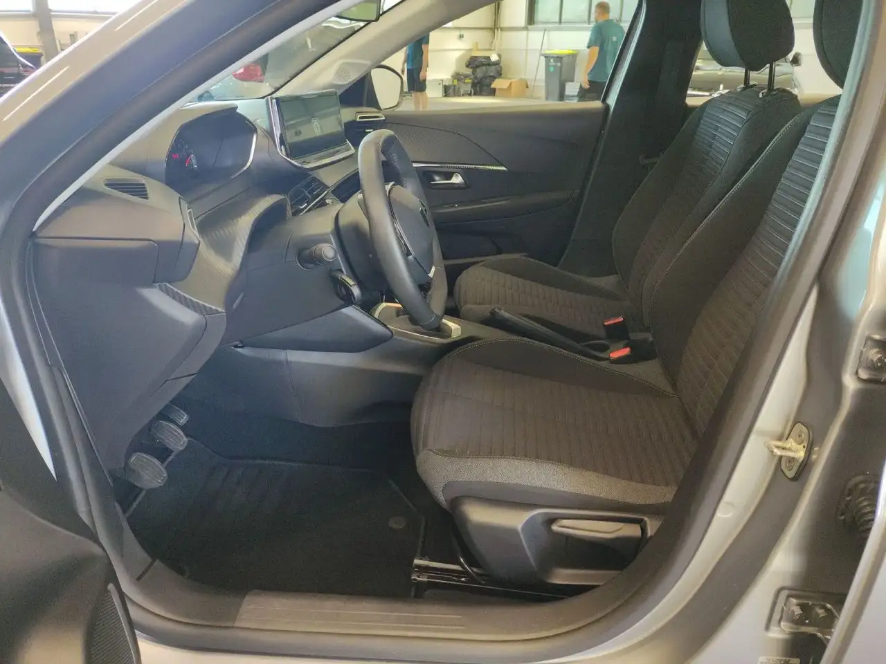 Peugeot 208 Active PureTech 100 — Galería del vehículo 13