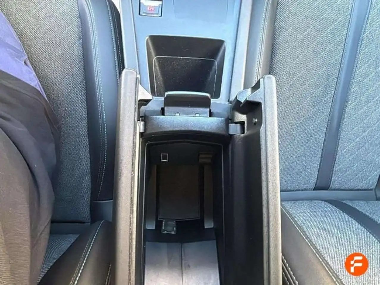 Peugeot 408 PureTech 130 Allure EAT8 — Vehicle gallery 14