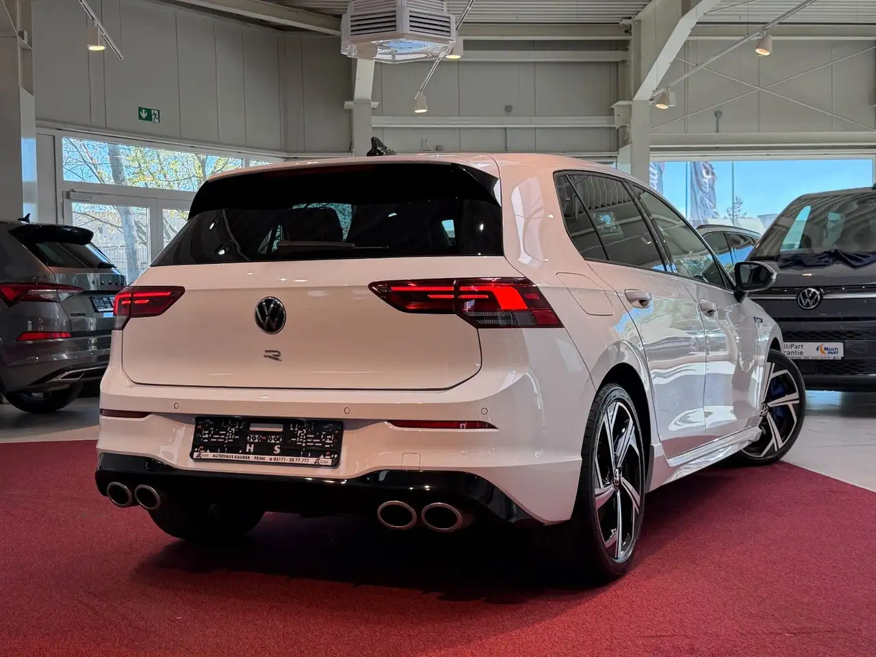 Volkswagen Golf 2.0 TSI 4Motion DSG R *LED*Virtual* — معرض صور السيارة 4