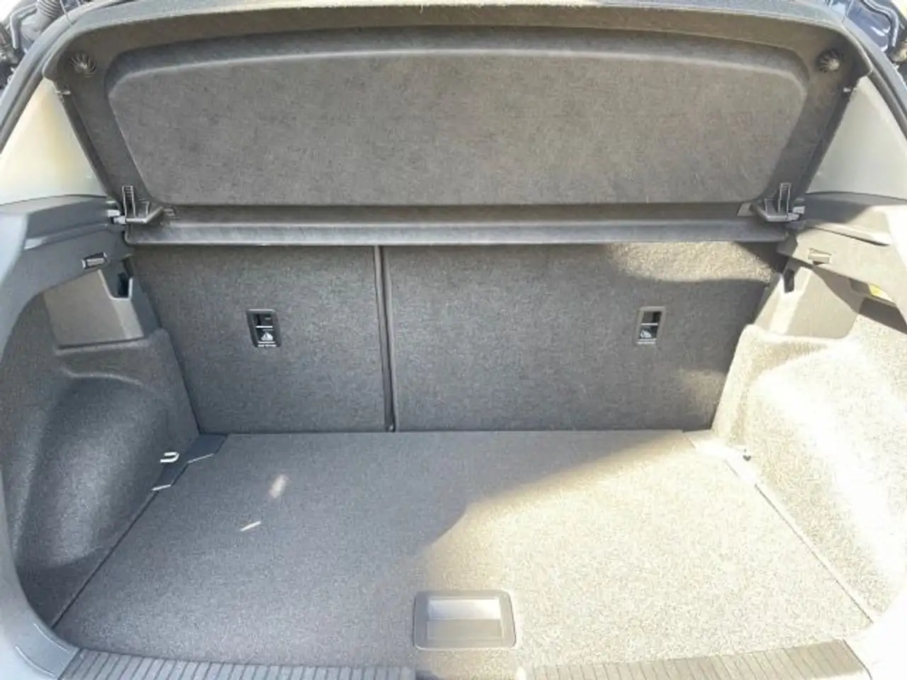 Volkswagen T-Cross 1.0 TSI Goal Navi,AHK,Kamera,SHZ., — Galería del vehículo 16
