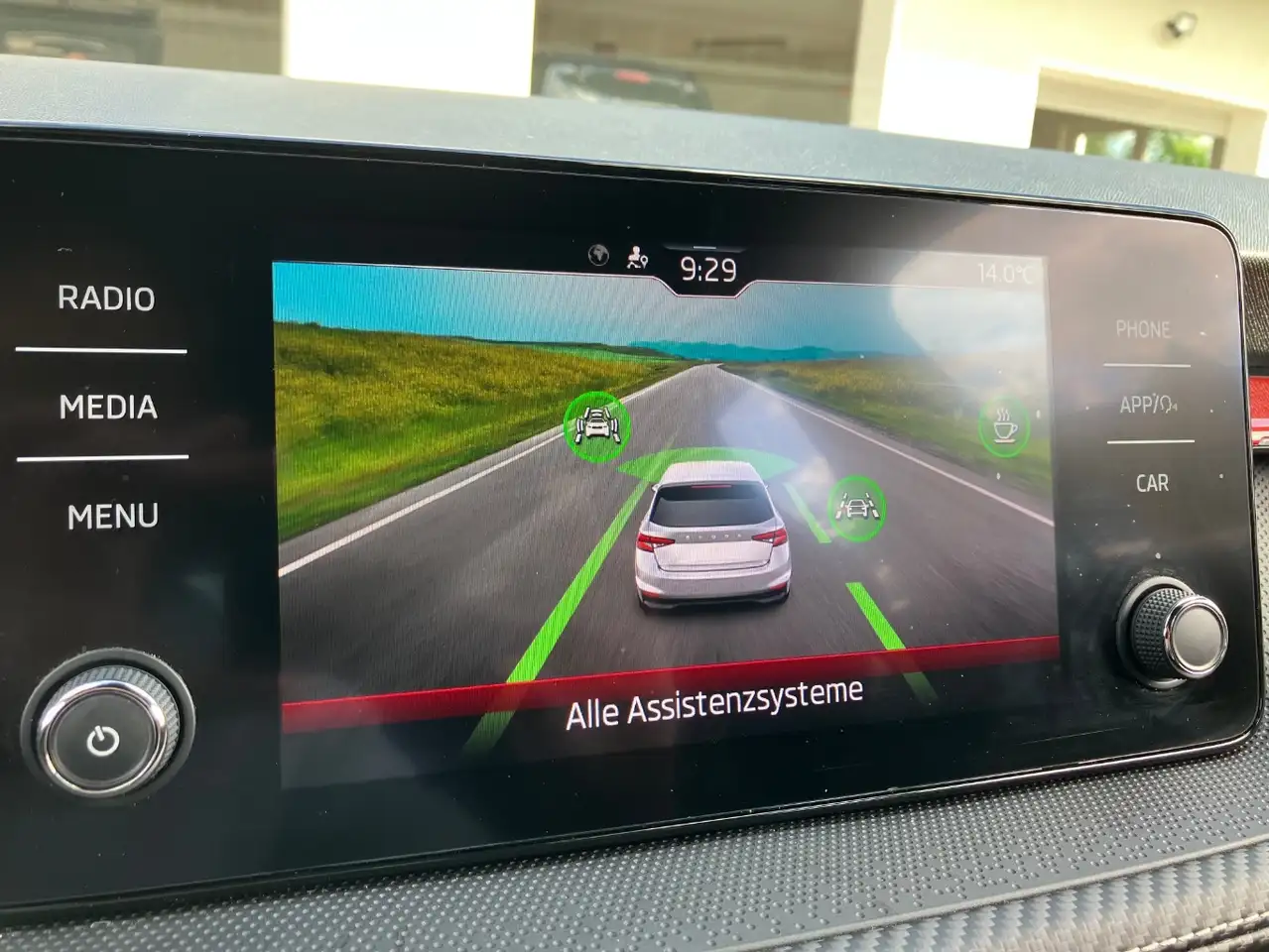 Skoda Fabia 1.0 TSI Monte Carlo DSG Front-/Lane Assist — Galería del vehículo 17