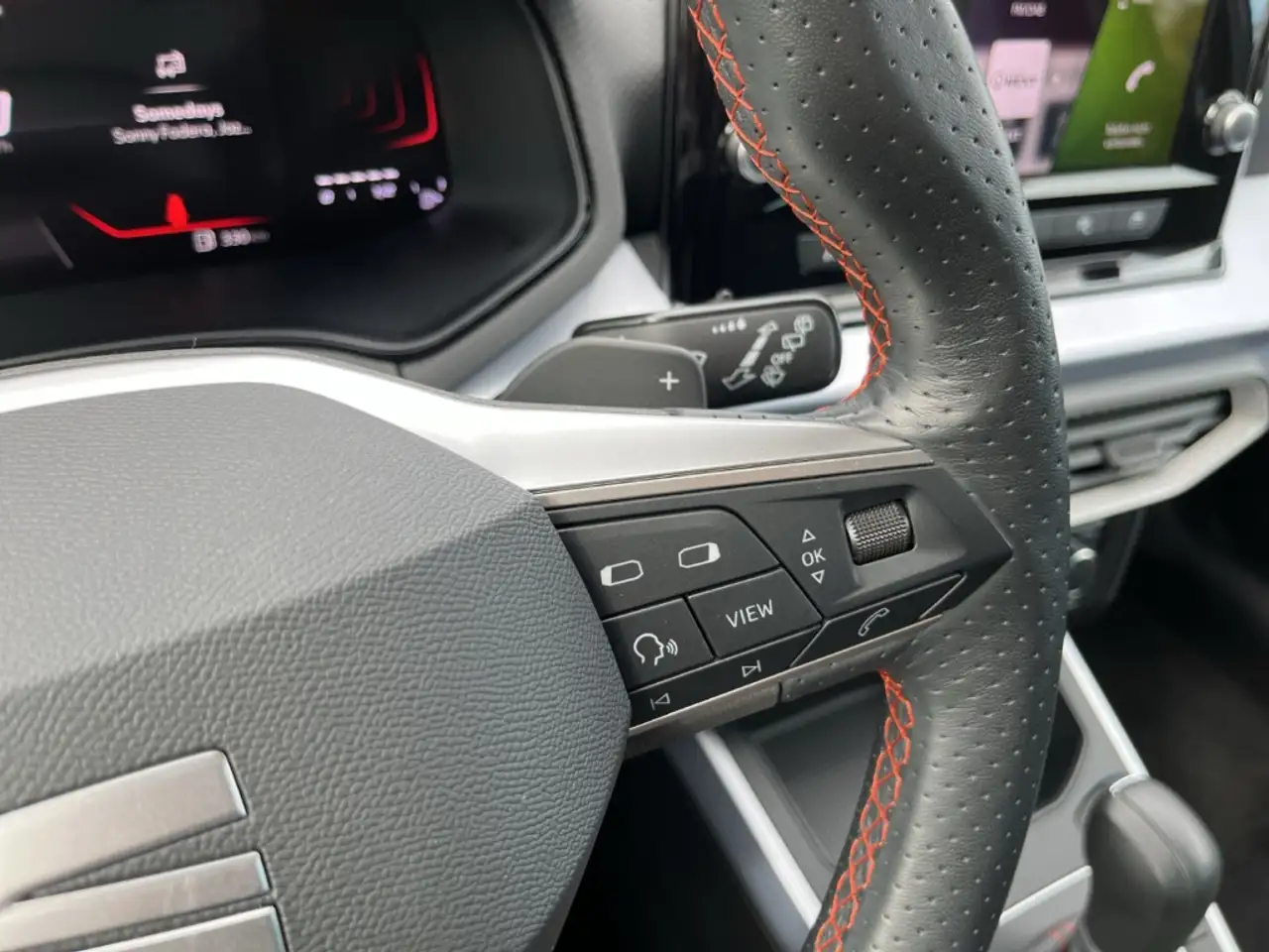 SEAT Arona FR 1.0 TSI DSG Full-LINK ACC LED BT KLIMA SHZ PDC — معرض صور السيارة 17