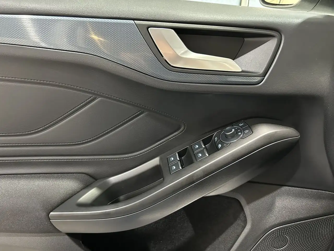 Ford Focus 1.0 Ecoboost MHEV Active 125 — Vehicle gallery 19
