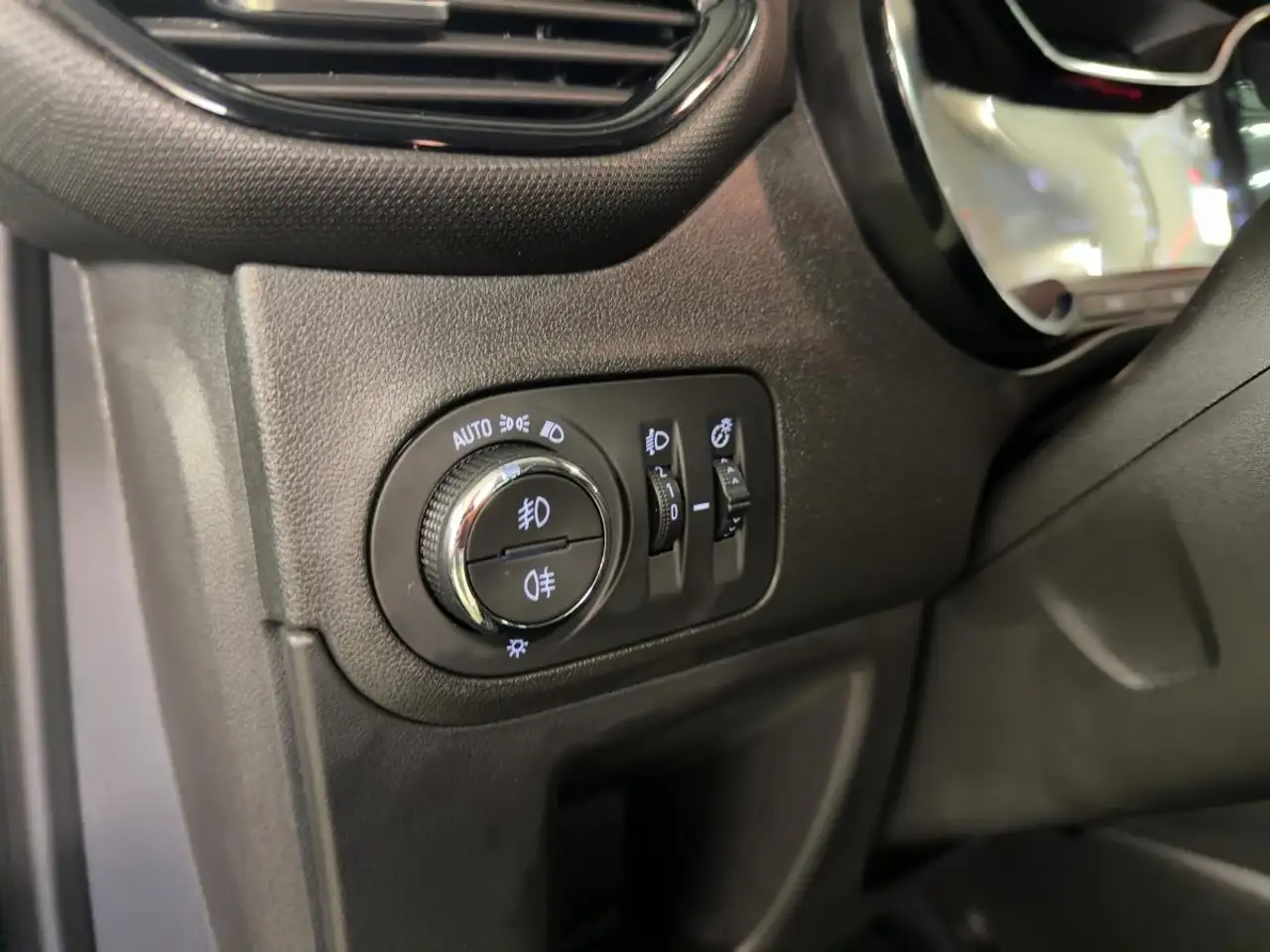 Opel Crossland 1.2 Turbo Elegance Paket LED+Navi+SHZ — Vehicle gallery 18