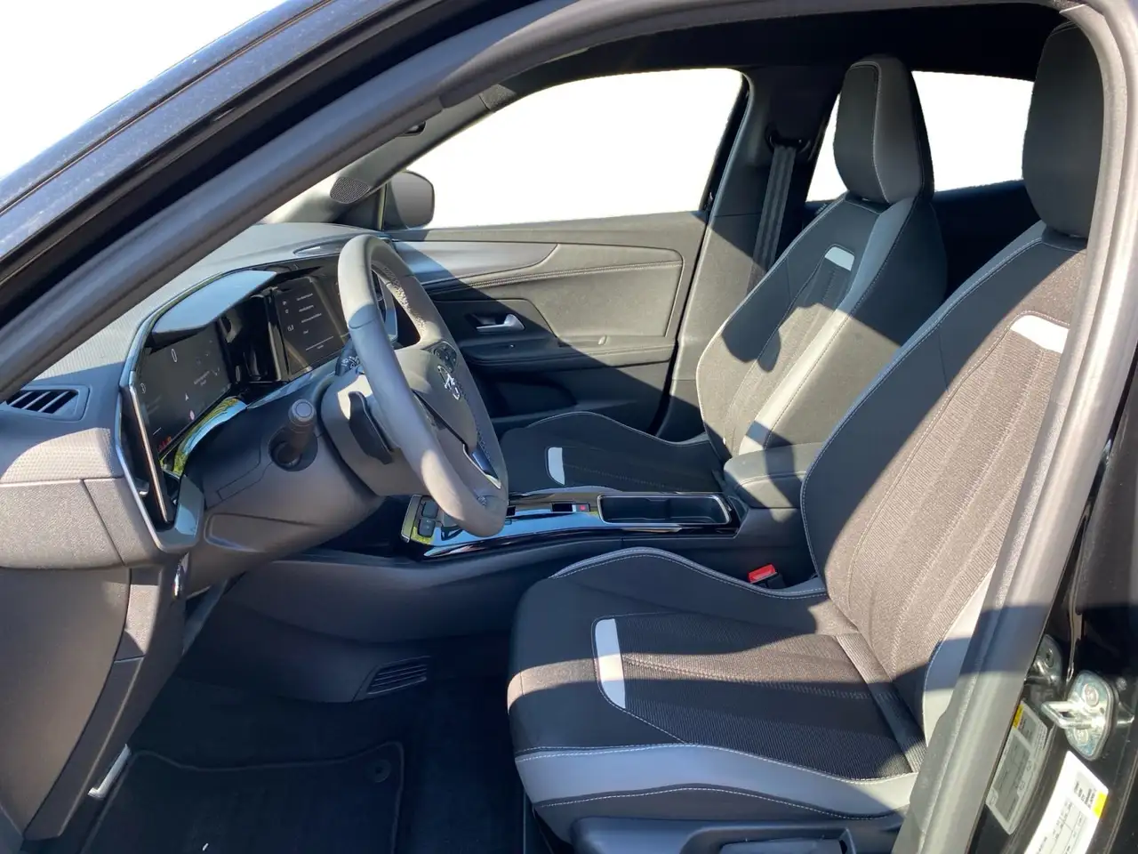 Opel Mokka 1.2 GS Line Keyless Navi Kamera LED — Vehicle gallery 11