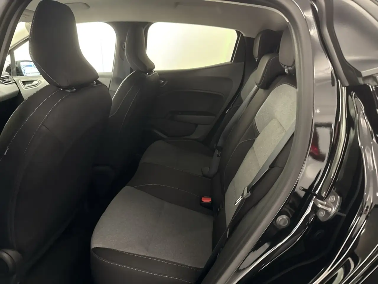 Renault Clio EVOLUTION TCe 90 Evolution SHZ+KLIMA+LED — معرض صور السيارة 11